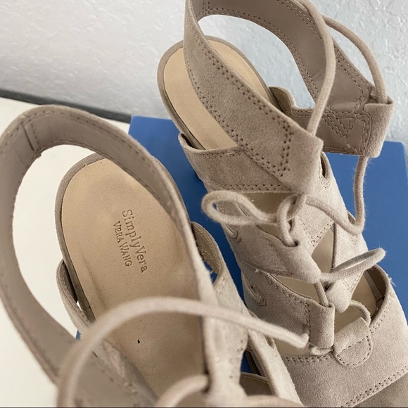 Lace up Vera Wang heels - Picture 3 of 4